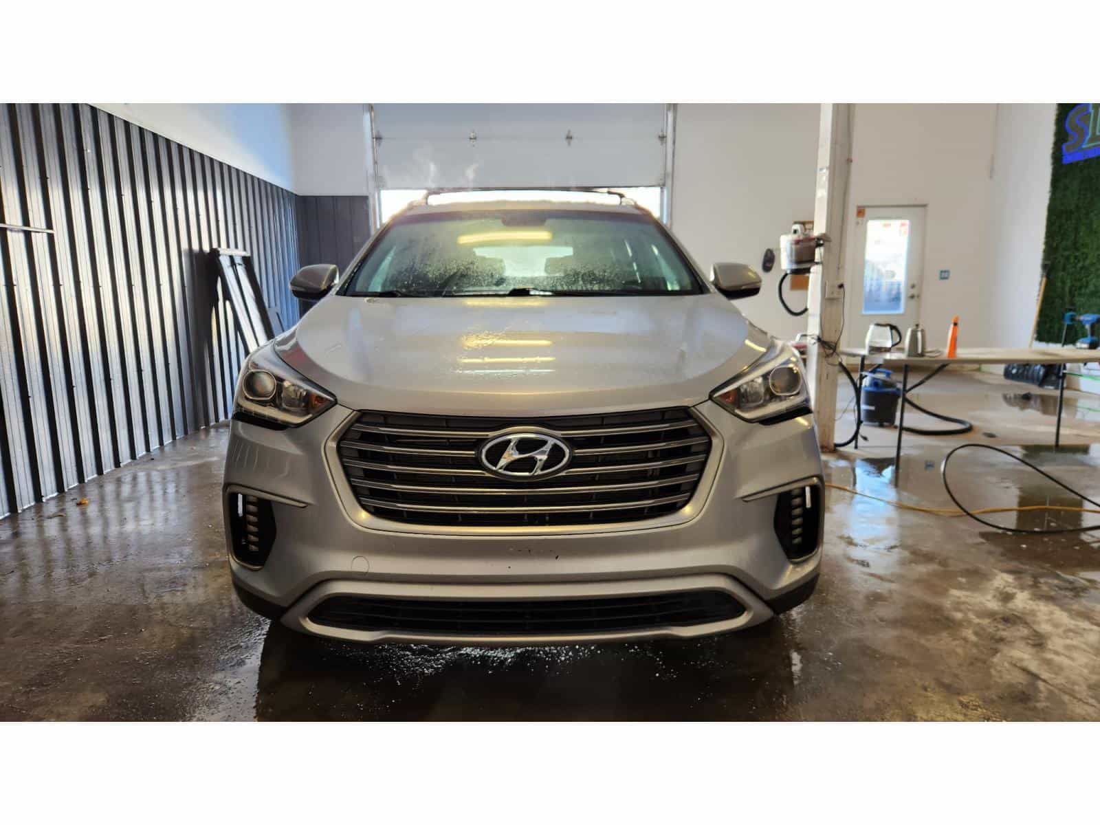 2018 Hyundai Santa Fe XL Premium - Image 2