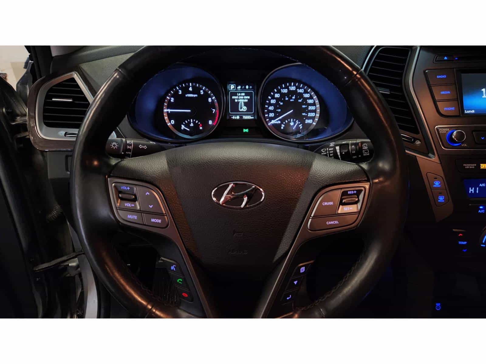 2018 Hyundai Santa Fe XL Premium - Image 12