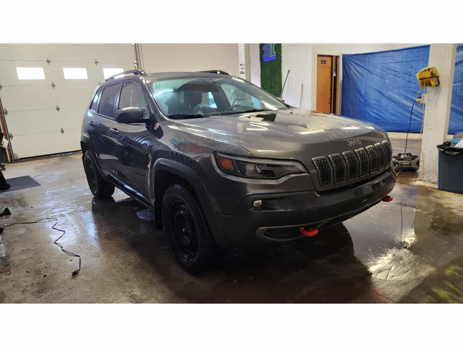 2020 Jeep Cherokee Trailhawk - Image 3