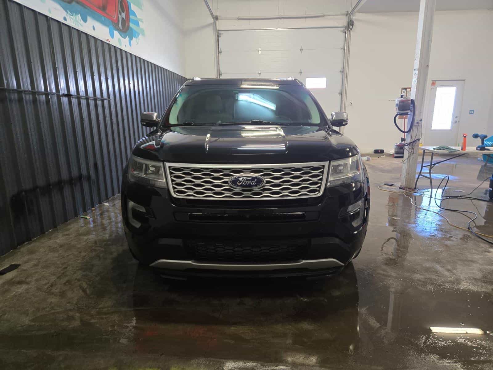 2016 Ford Explorer Platinum - Image 2