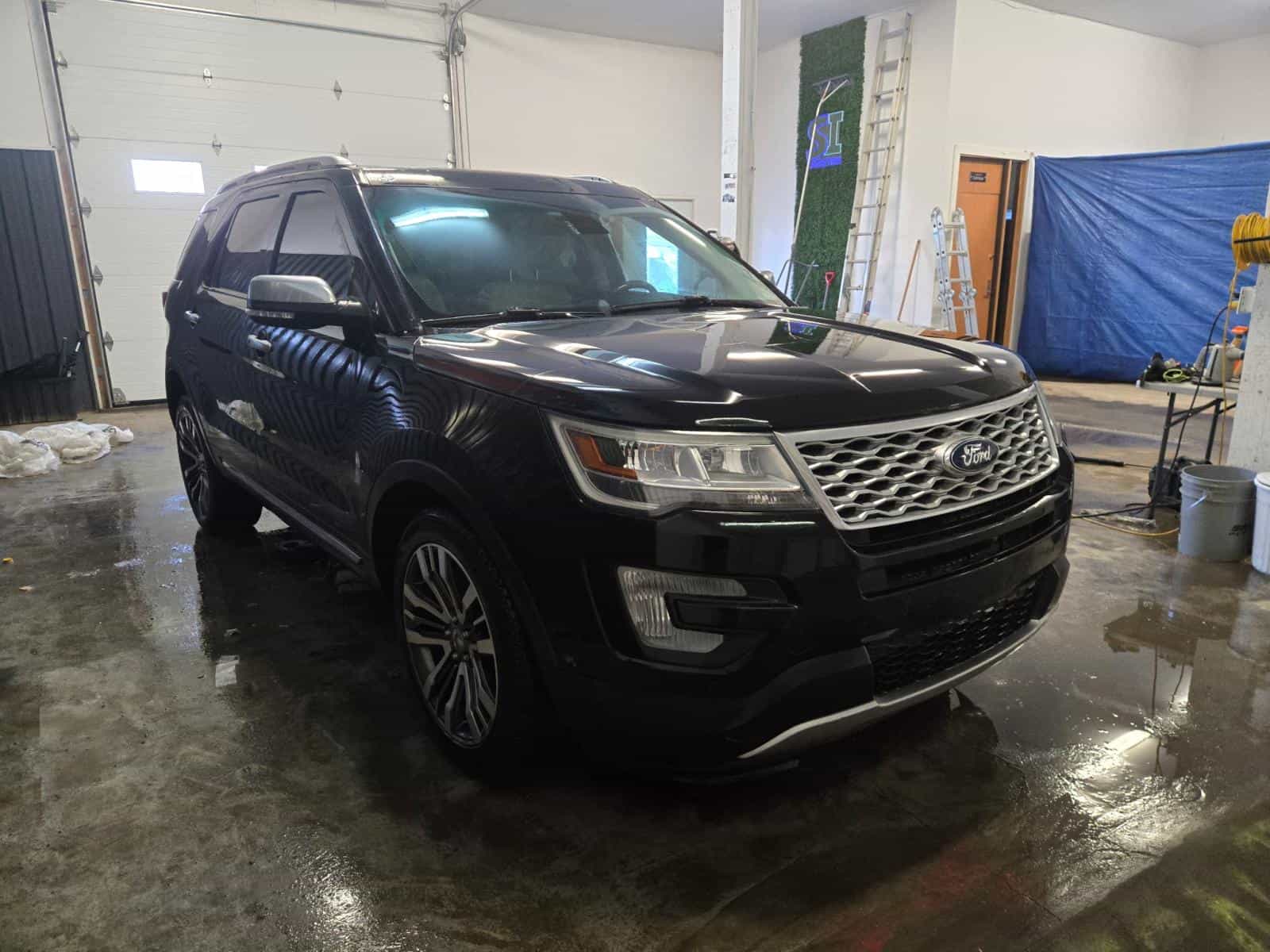 2016 Ford Explorer Platinum - Image 3