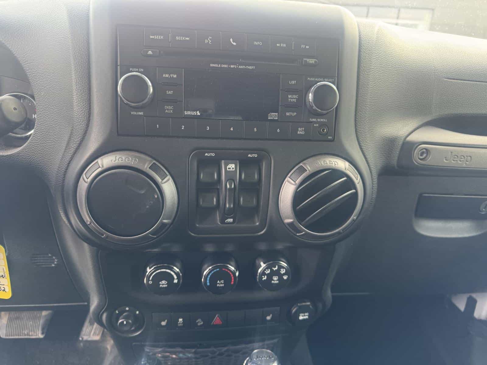 2018 Jeep Wrangler Unlimited Sport - Image 9