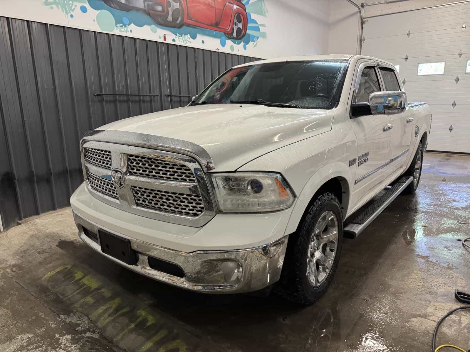 2016 RAM 1500 Laramie - Image 1
