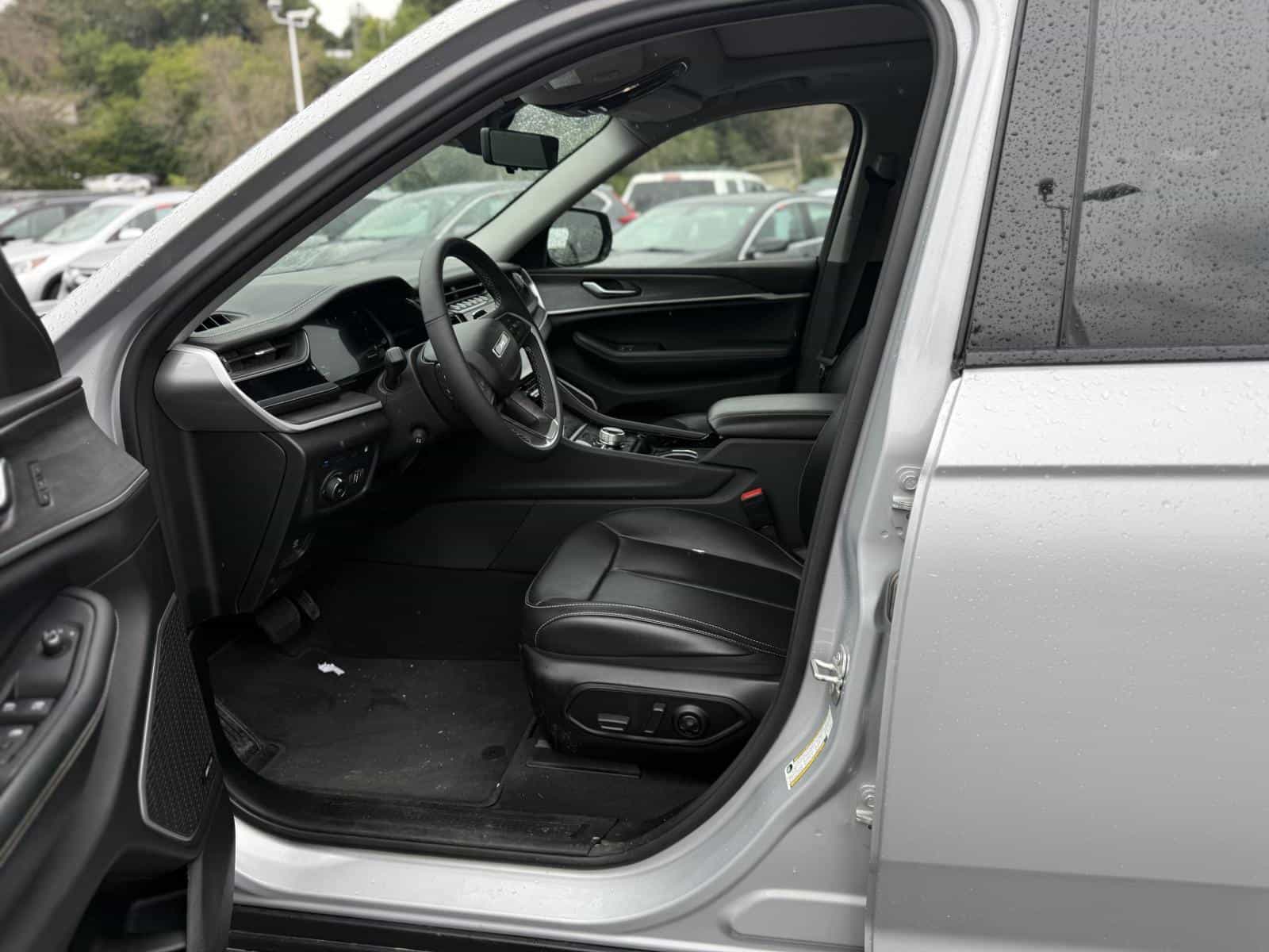 2023 Jeep Grand Cherokee Base 4XE - Image 17