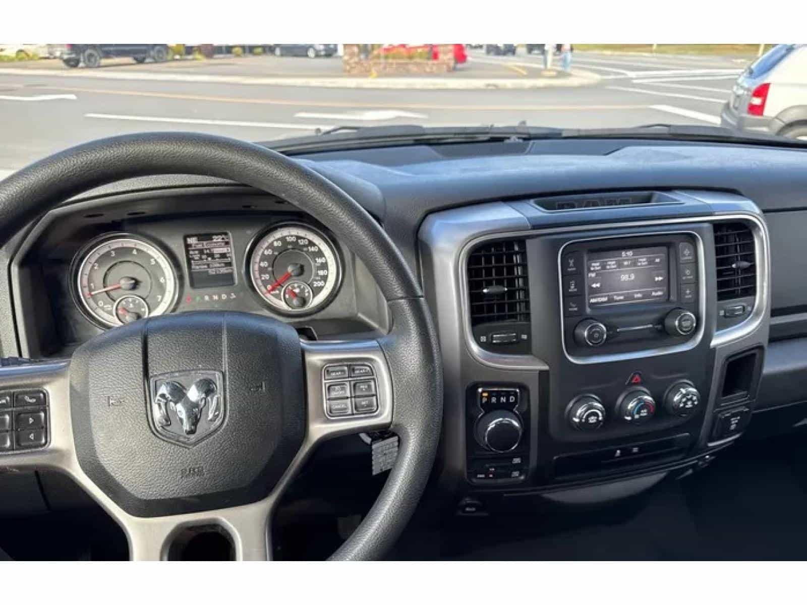 2023 RAM 1500 CLASSIC SLT SLT - Image 9