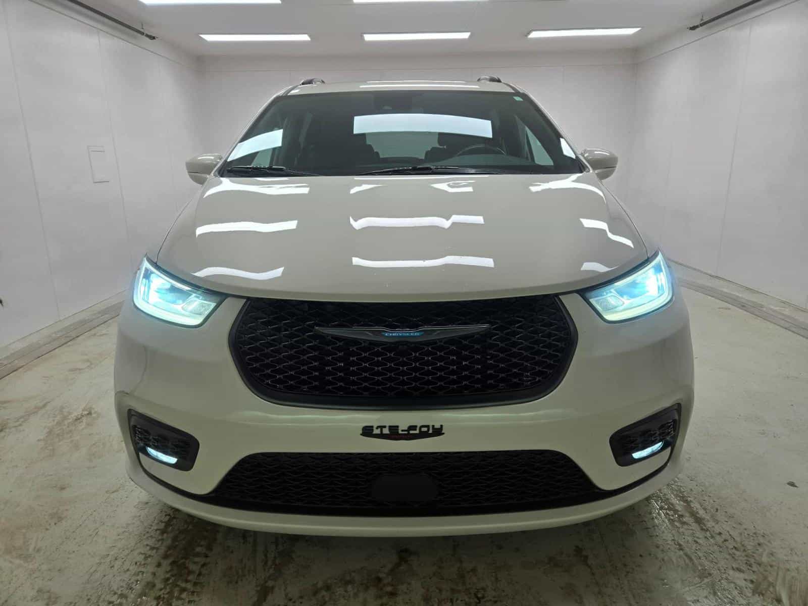 2021 Chrysler Pacifica Hybrid Touring L Hybrid Touring - Image 2