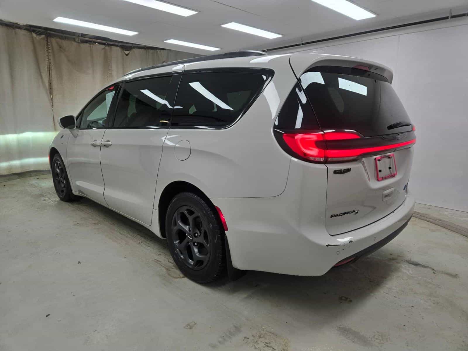 2021 Chrysler Pacifica Hybrid Touring L Hybrid Touring - Image 7