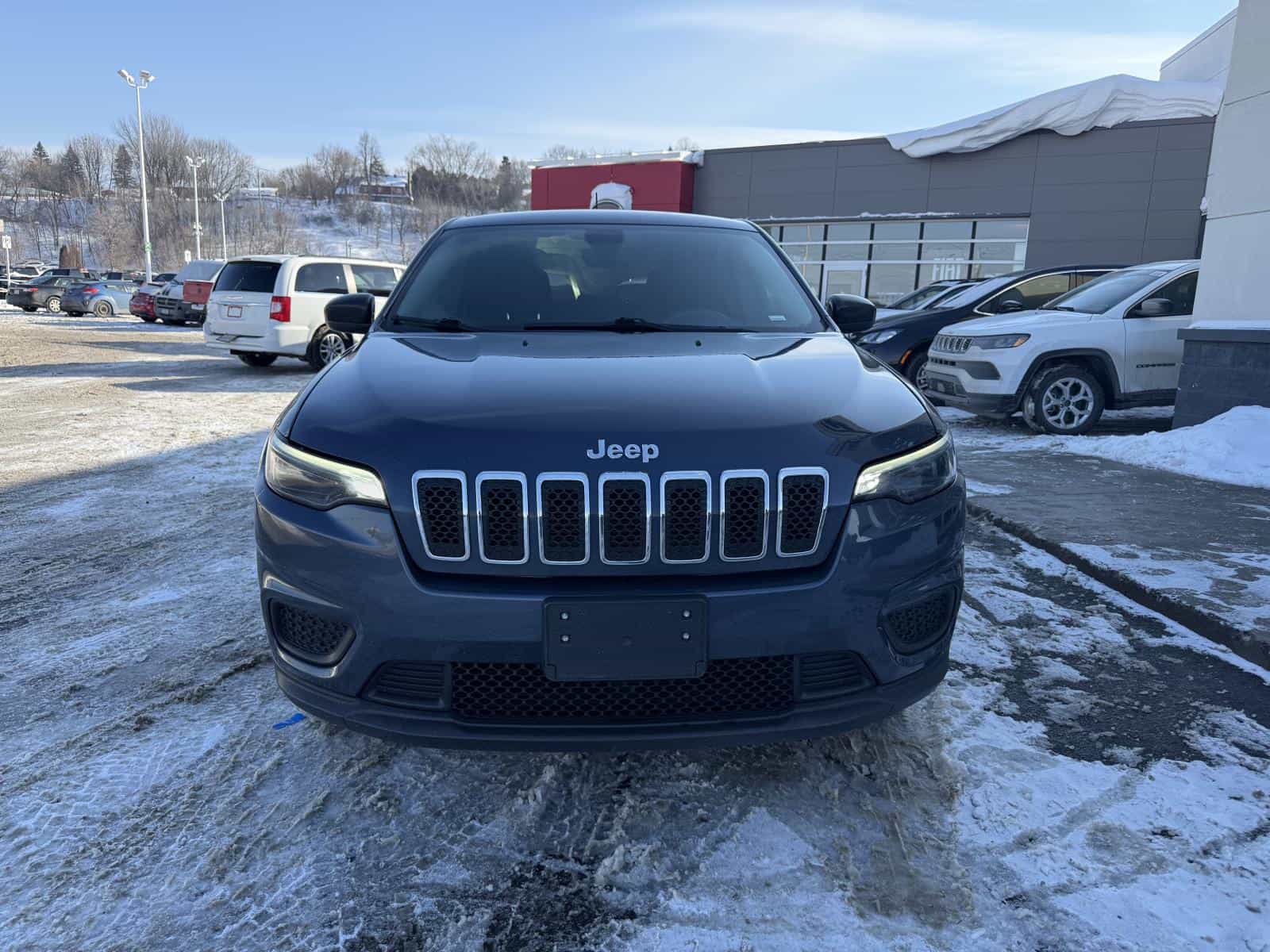 2022 Jeep Cherokee Sport - Image 2