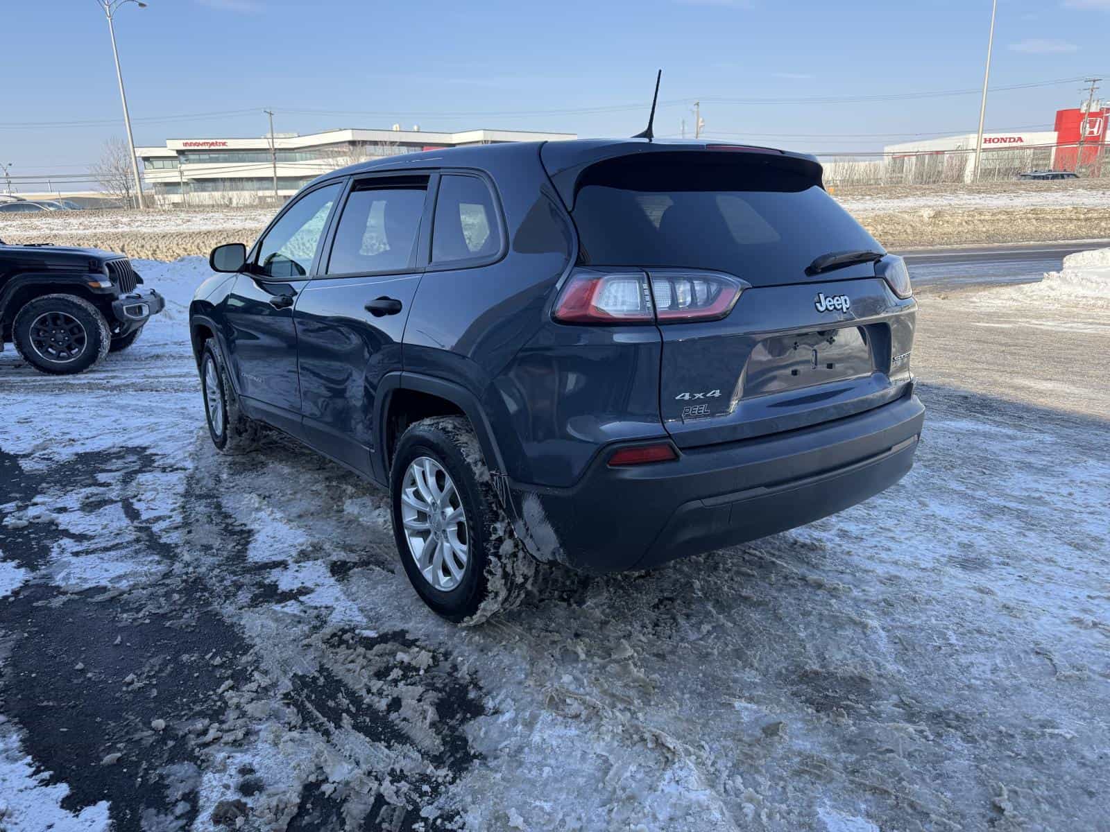 2022 Jeep Cherokee Sport - Image 7