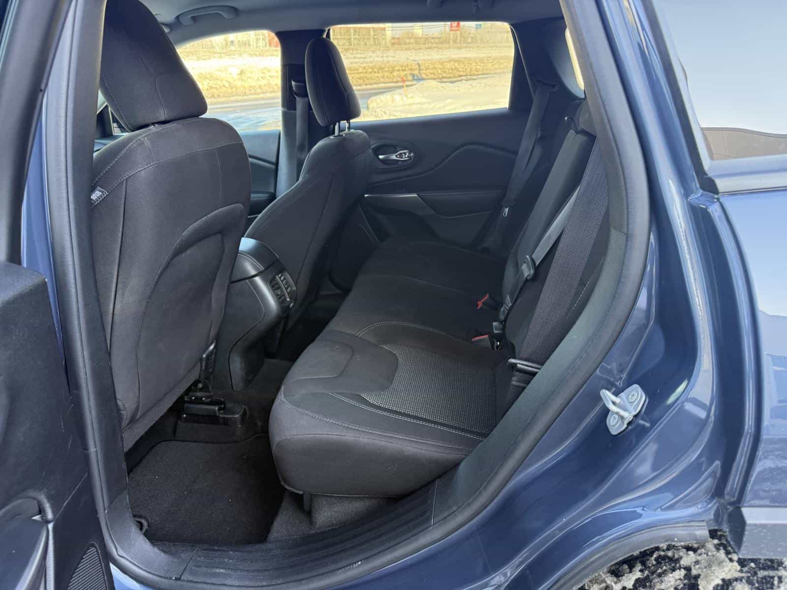 2022 Jeep Cherokee Sport - Image 10