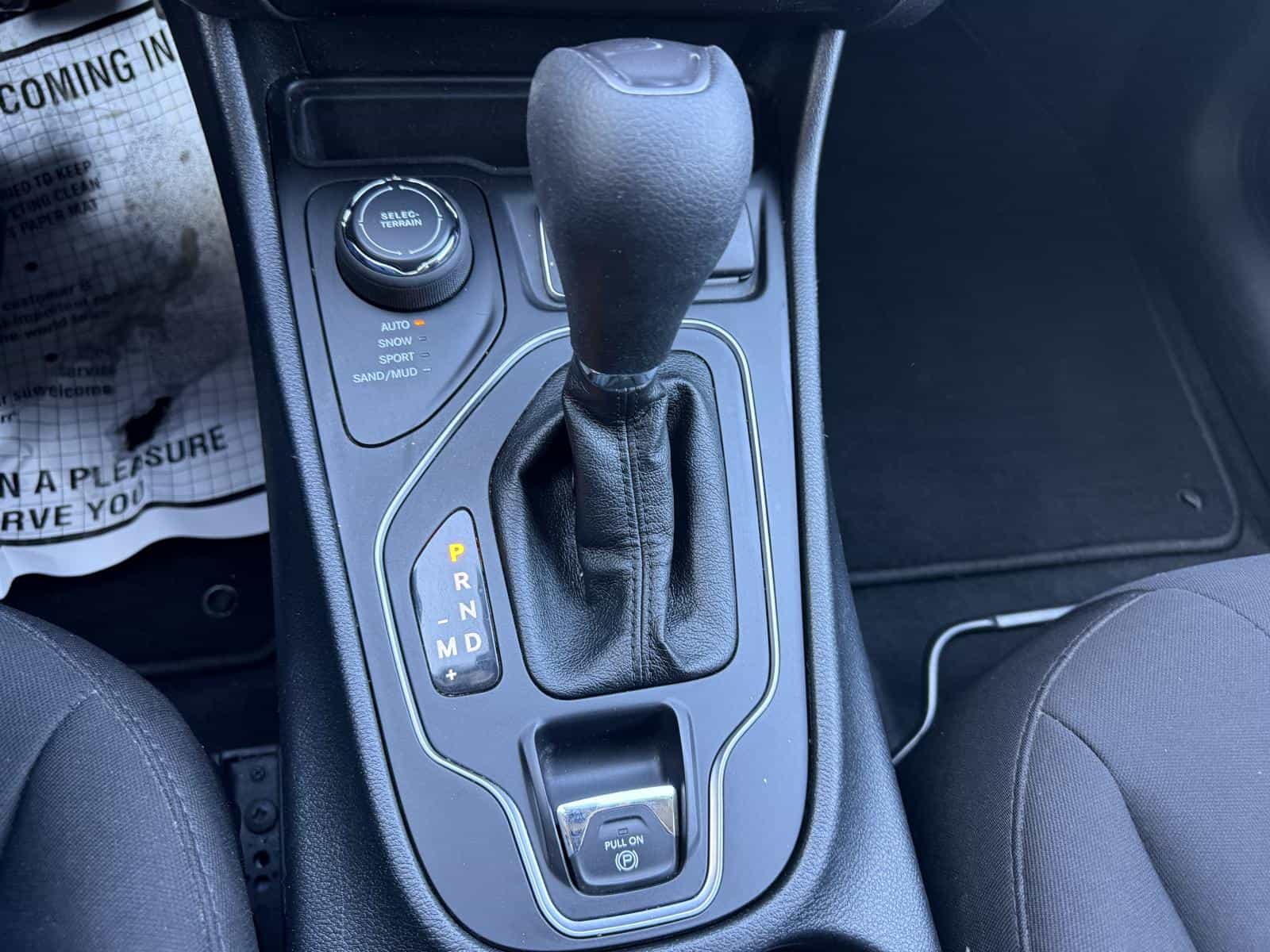 2022 Jeep Cherokee Sport - Image 17