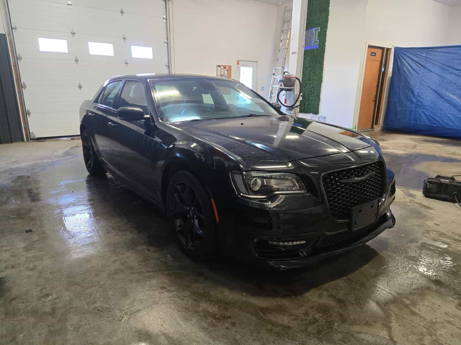 2022 Chrysler 300 Touring L - Image 3