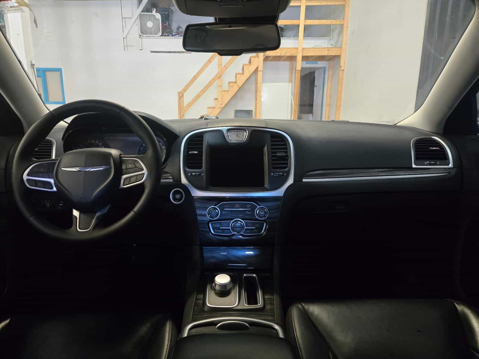 2022 Chrysler 300 Touring L - Image 10