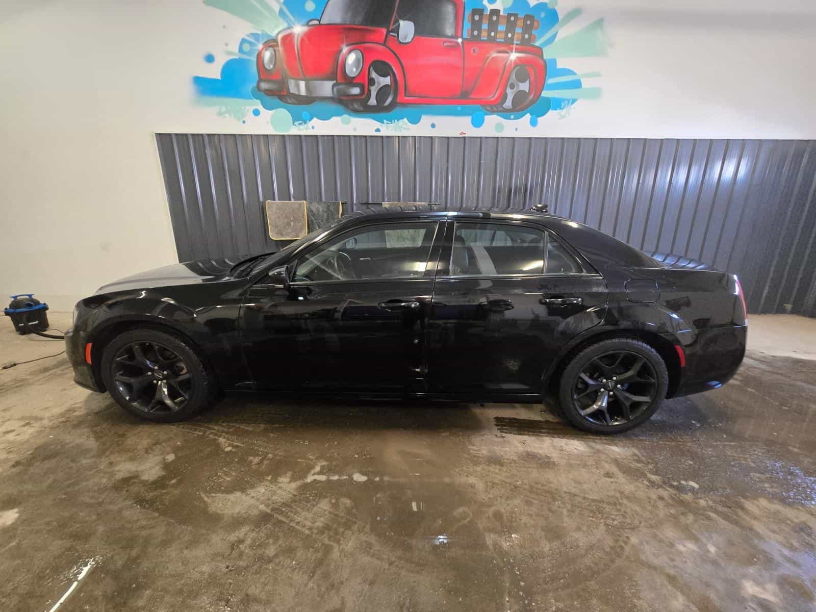 2022 Chrysler 300 Touring L - Image 7