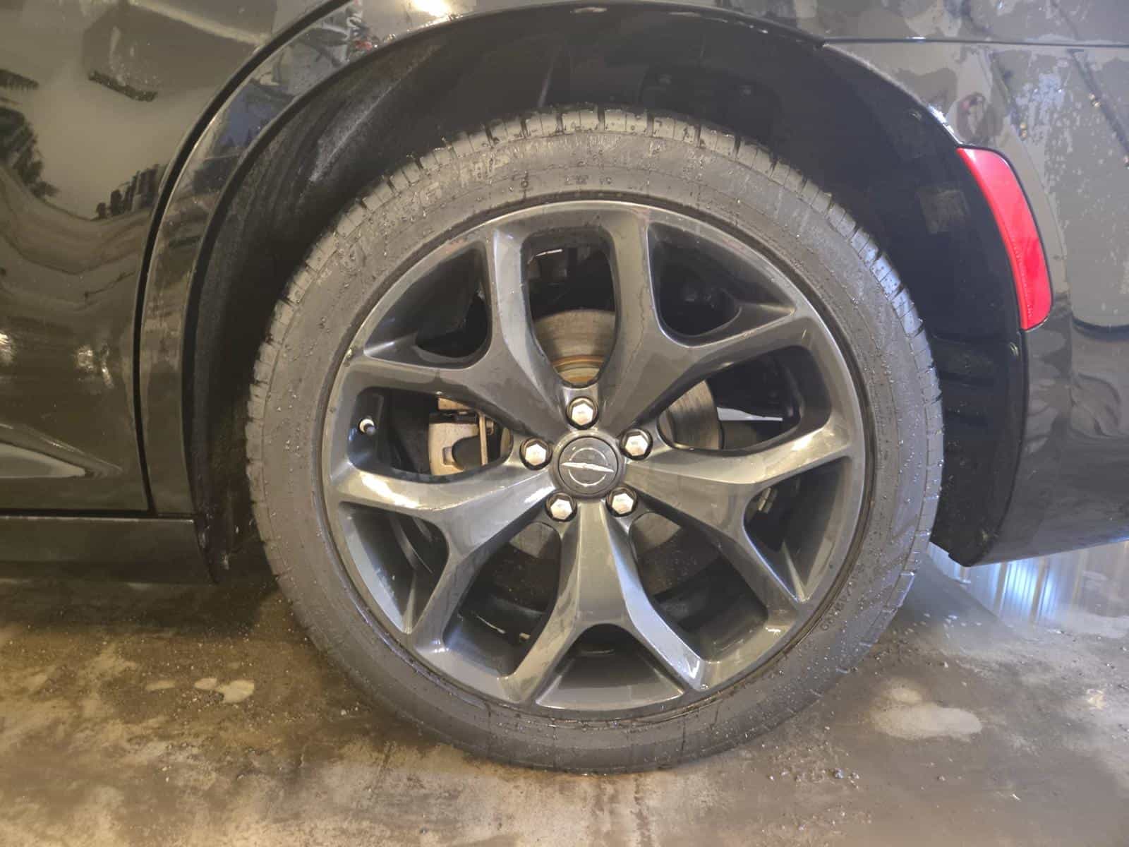 2022 Chrysler 300 Touring L - Image 8