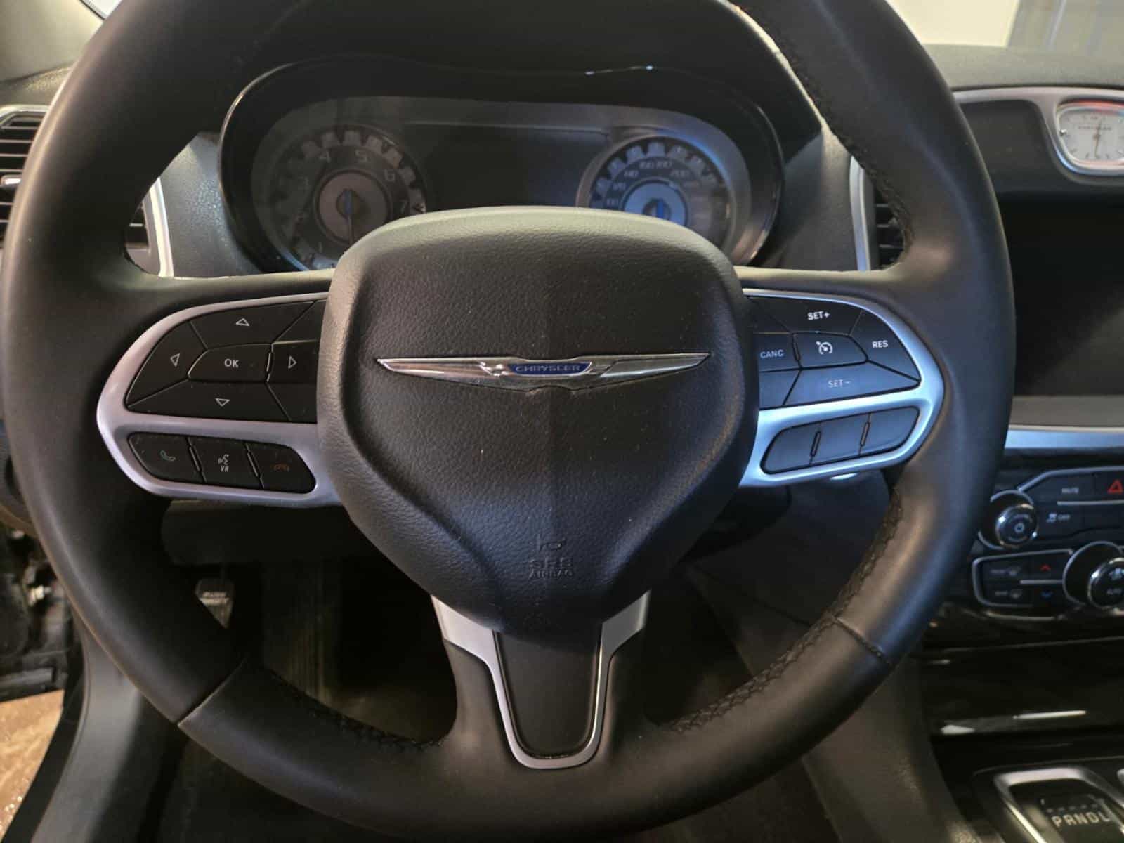 2022 Chrysler 300 Touring L - Image 14