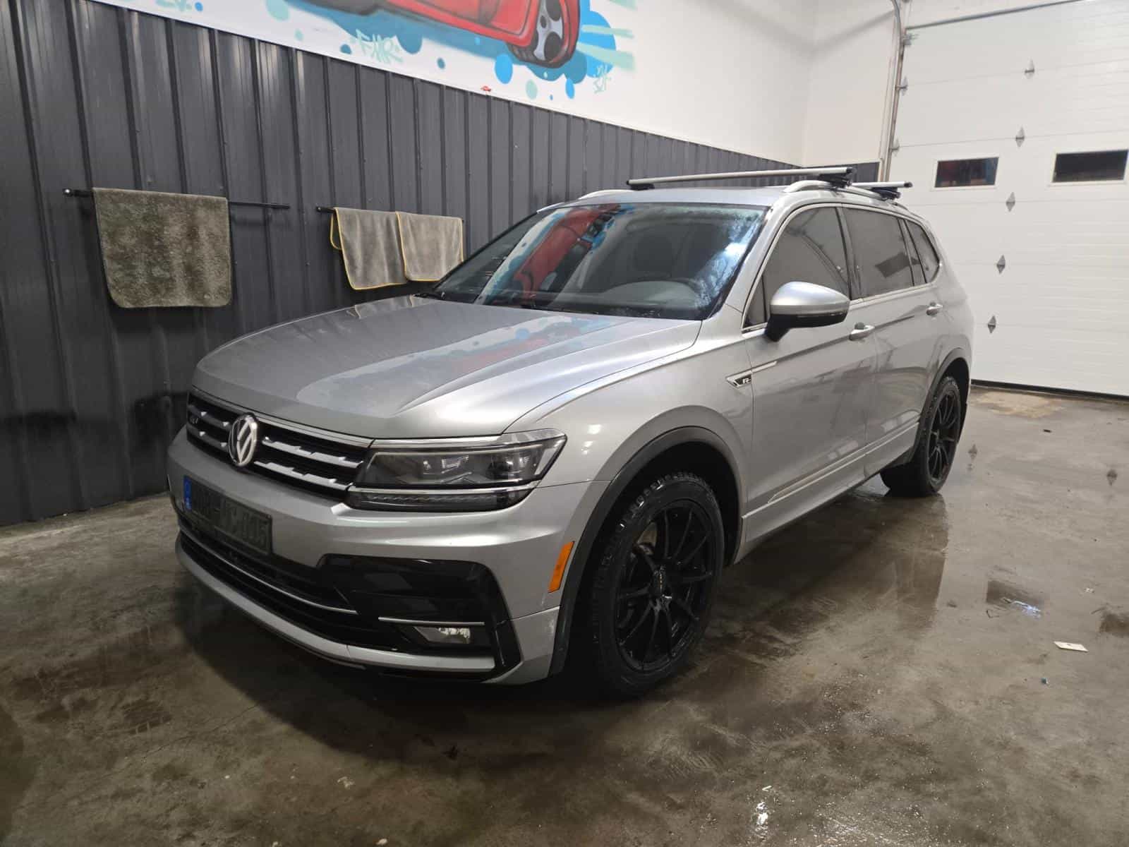 2020 Volkswagen Tiguan Highline - Image 1