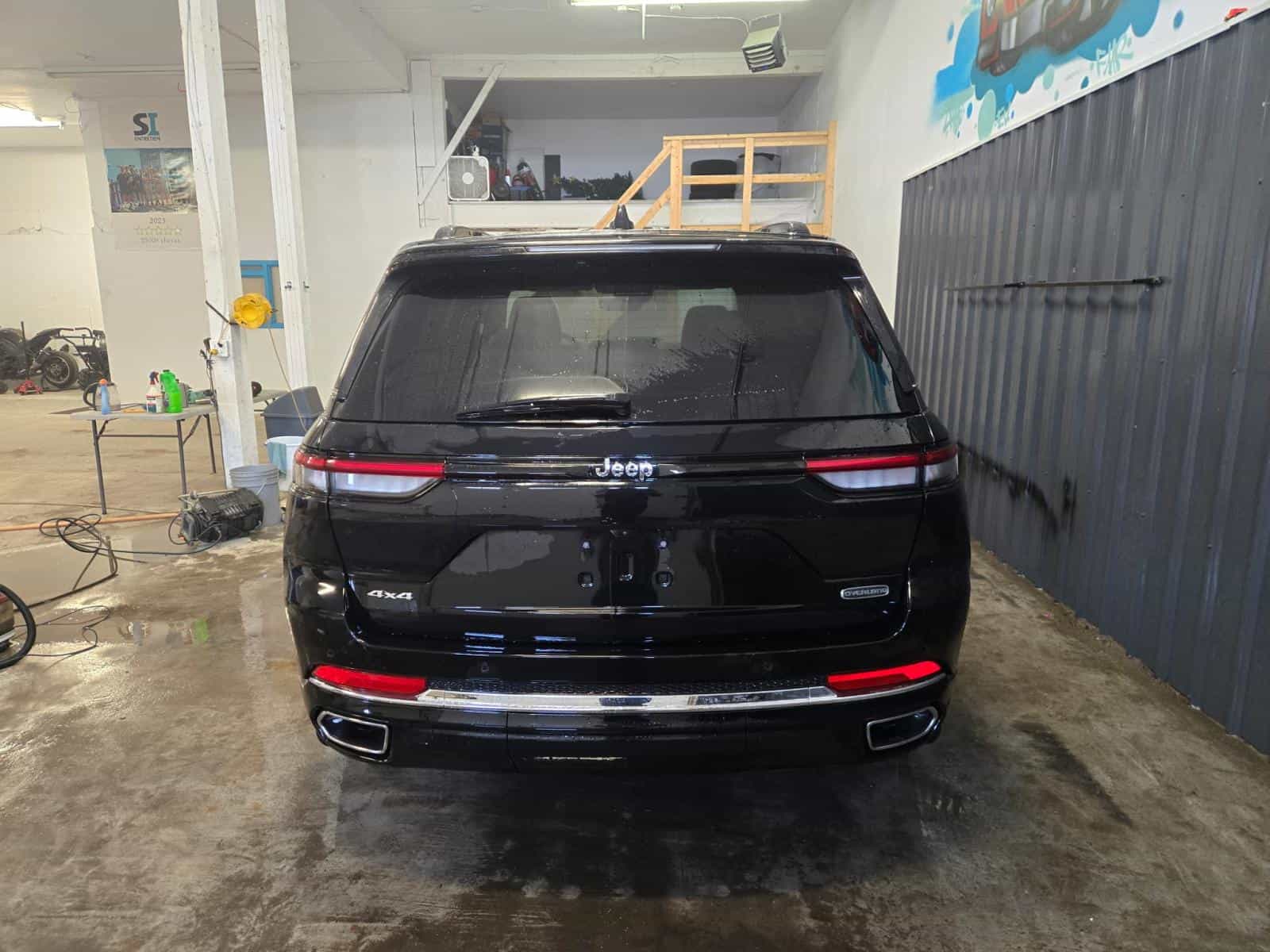 2023 Jeep Grand Cherokee Overland Overland - Image 6