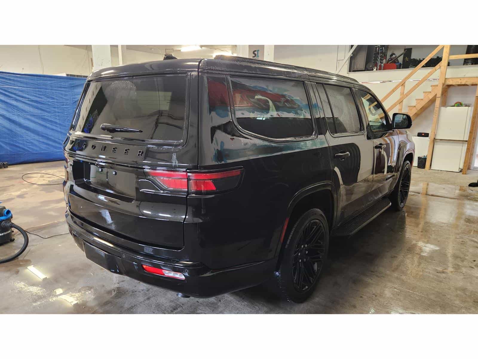 2022 Jeep Wagoneer Series III - Image 4