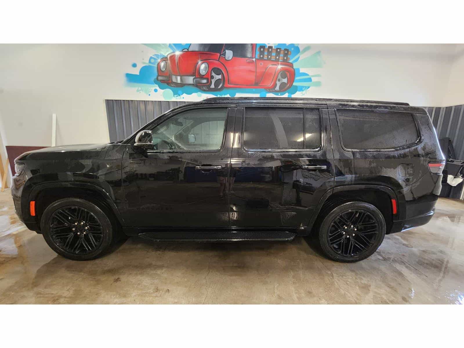 2022 Jeep Wagoneer Series III - Image 7