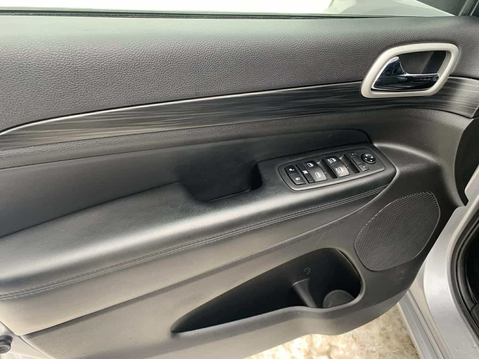 2019 Jeep GRAND CHEROKEE LAREDO/ALT Altitude - Image 13