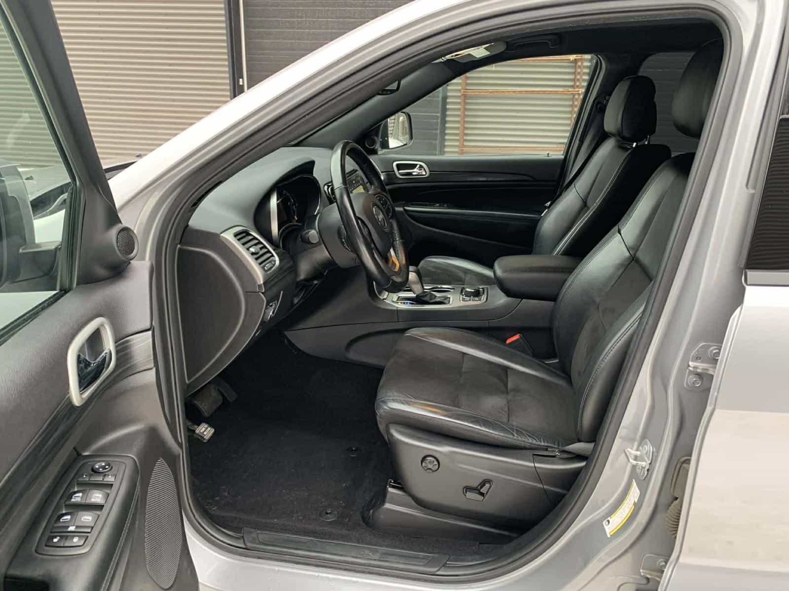 2019 Jeep GRAND CHEROKEE LAREDO/ALT Altitude - Image 12