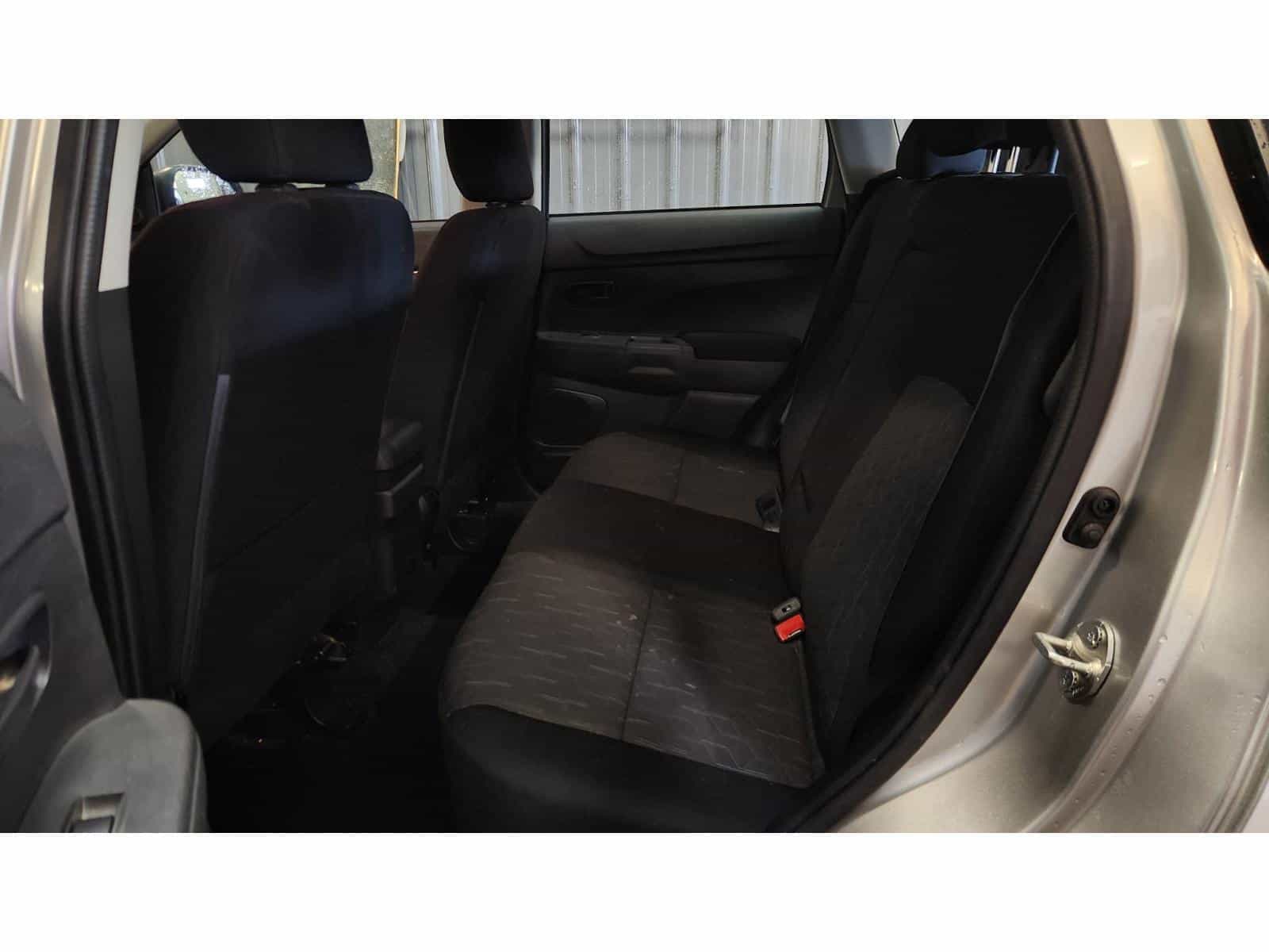 2022 Mitsubishi RVR ES - Image 13