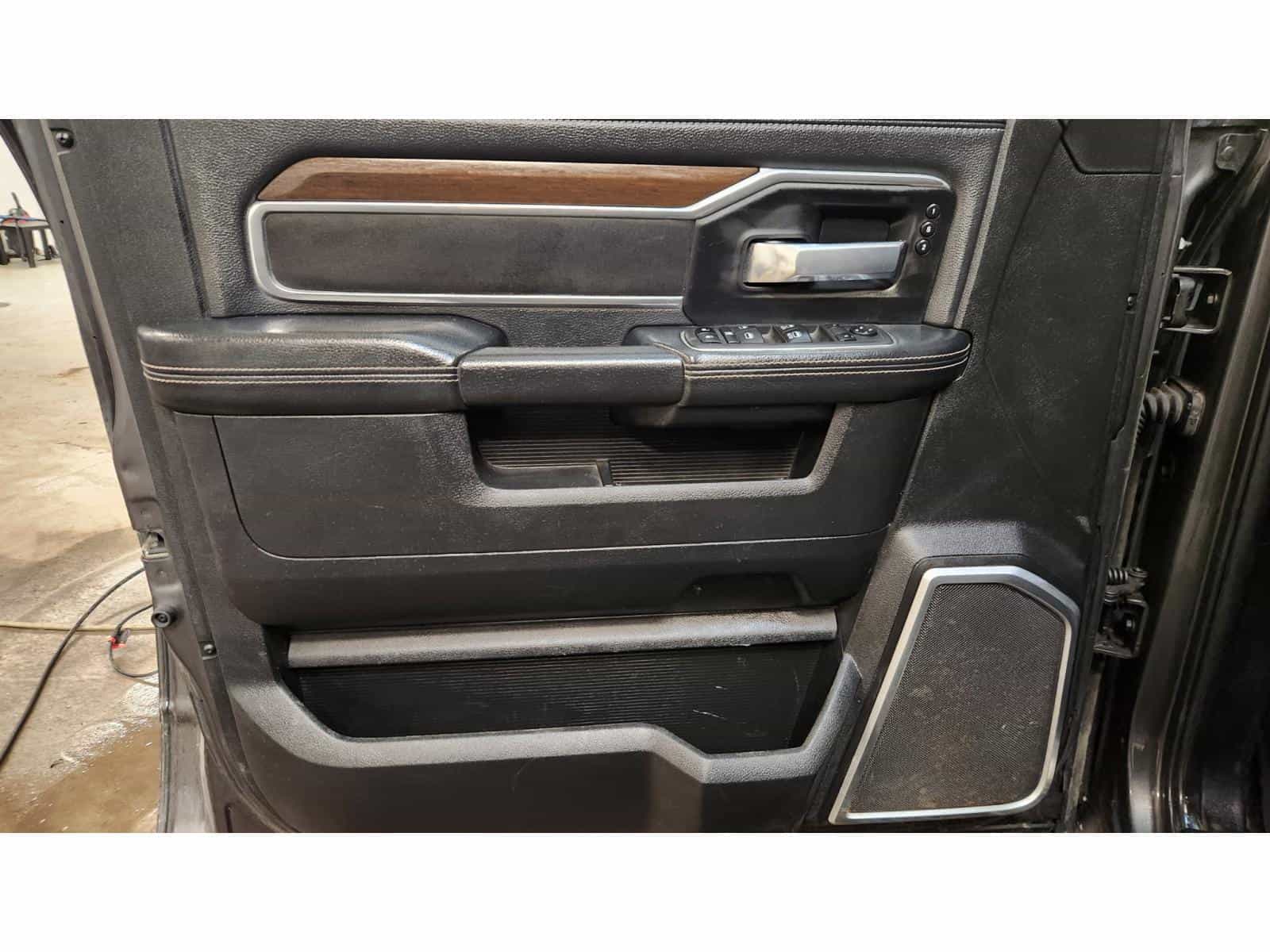 2022 RAM 2500 Laramie - Image 9