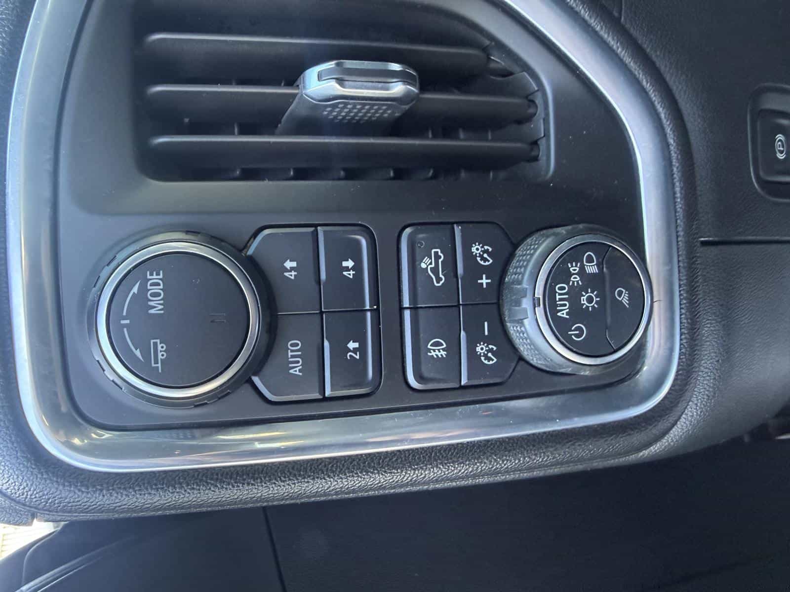 2020 Chevrolet Silverado LT - Image 12