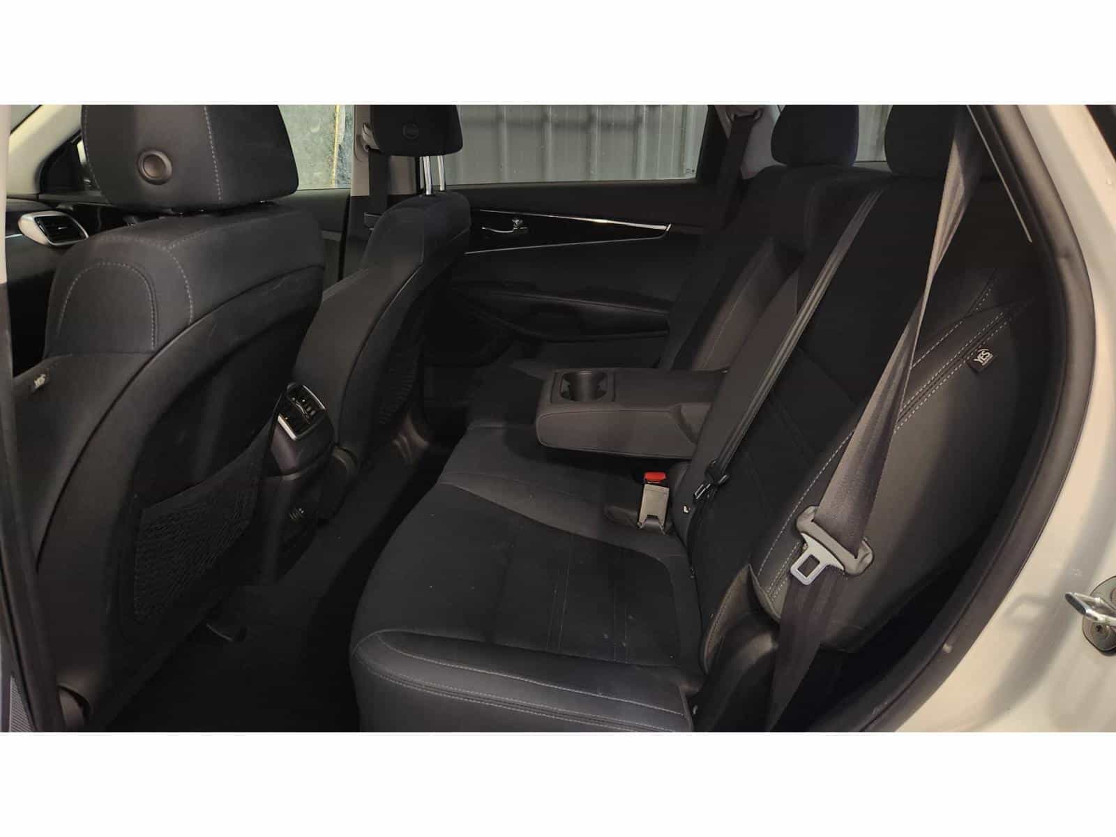 2020 Kia Sorento LX - Image 11