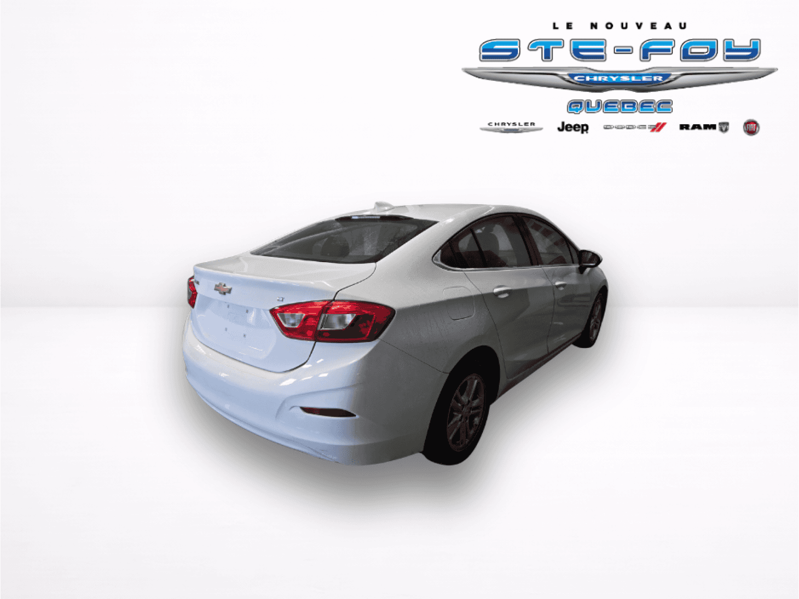 2017 Chevrolet CRUZE LT LT - Image 4