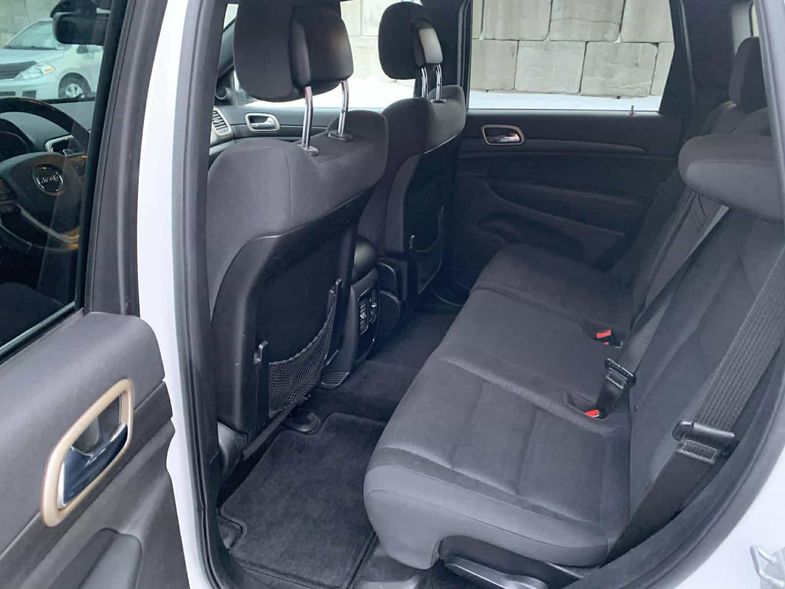 2015 Jeep Grand Cherokee Laredo - Image 11