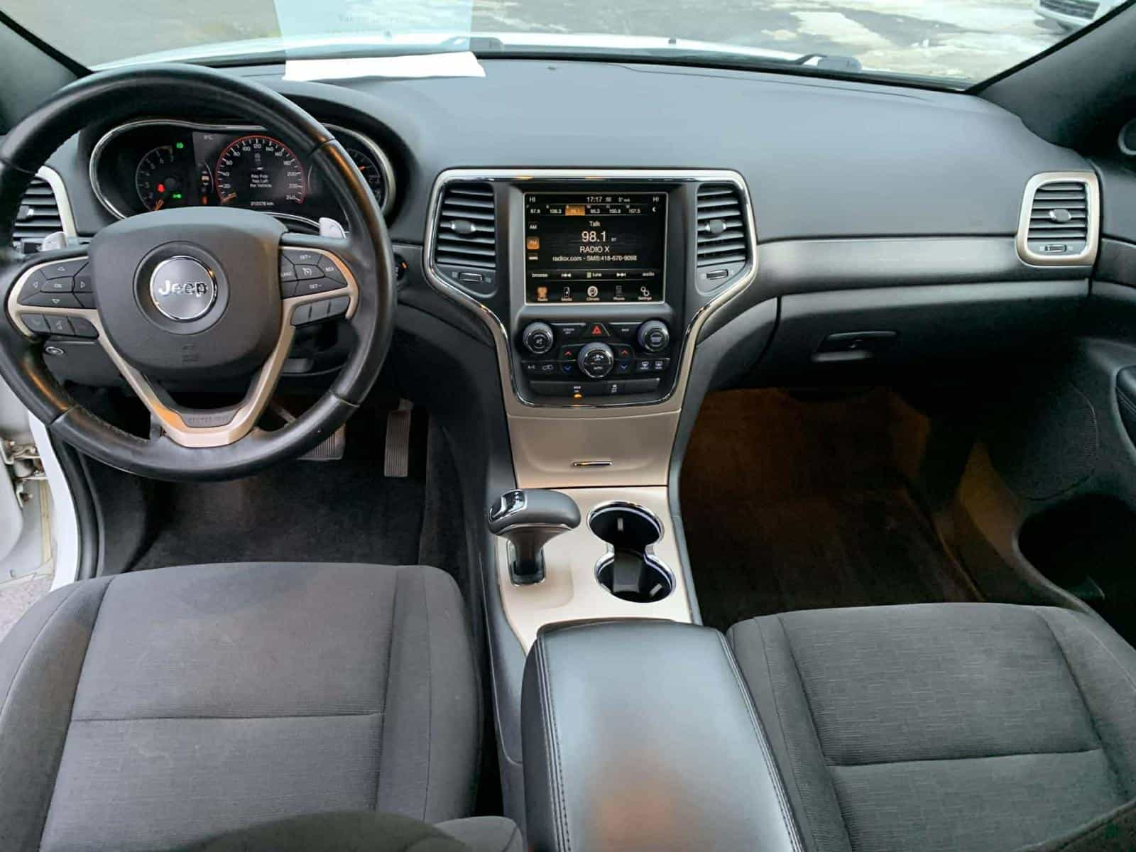 2015 Jeep Grand Cherokee Laredo - Image 12