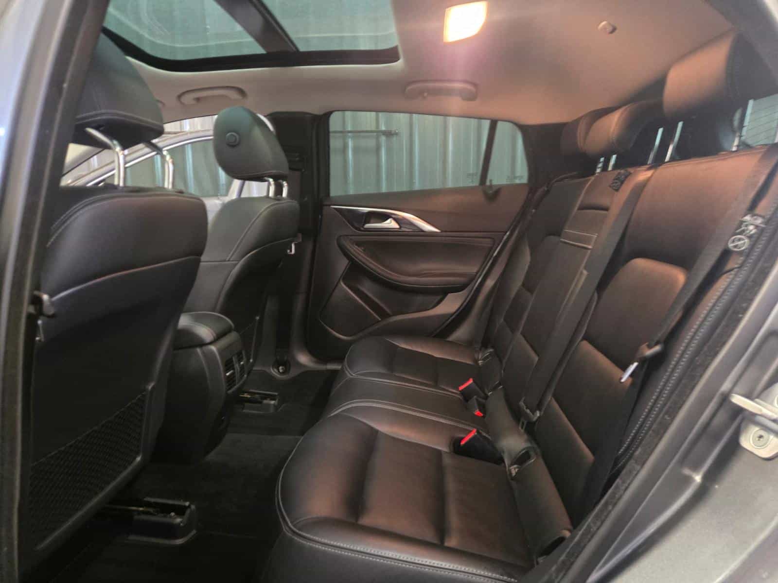 2017 Infiniti QX30 Premium - Image 9