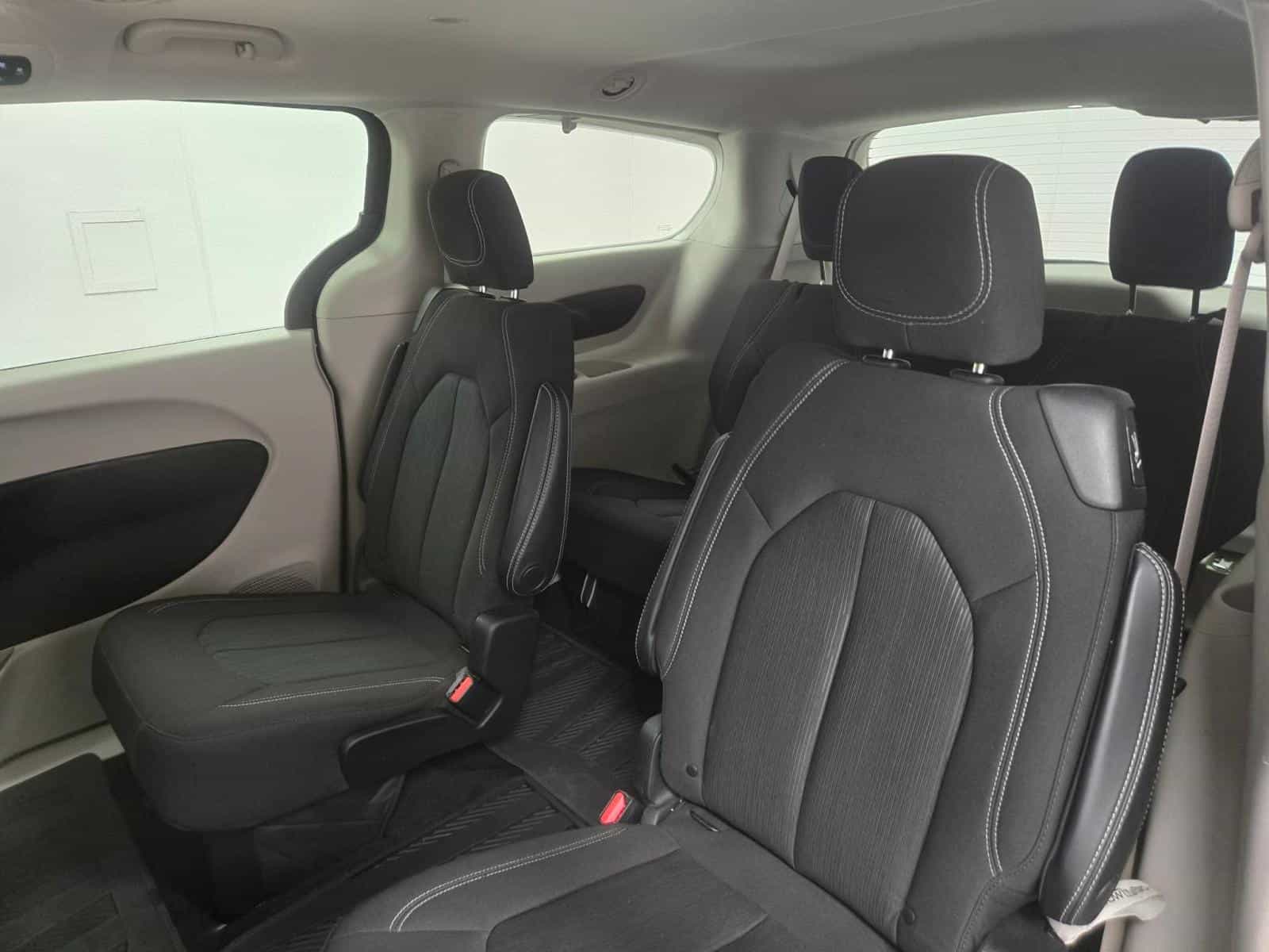 2021 Chrysler Grand Caravan SXT - Image 11