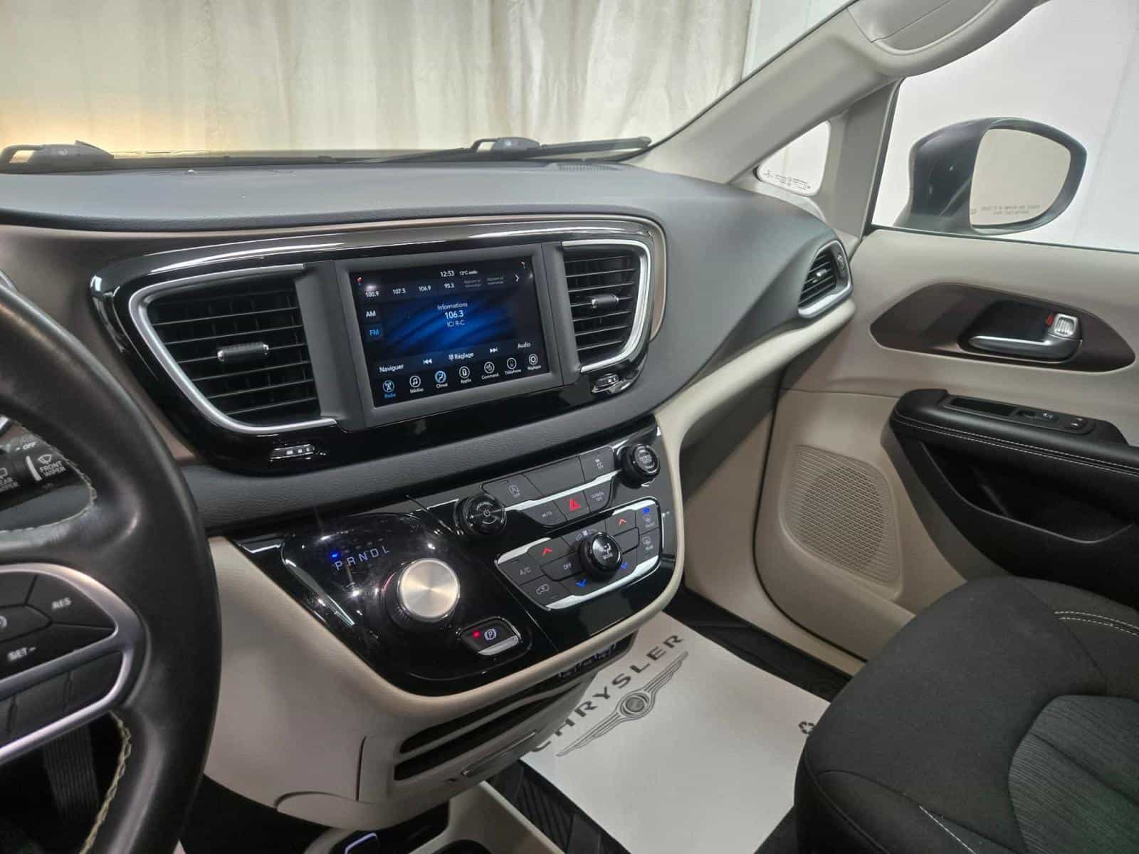 2021 Chrysler Grand Caravan SXT - Image 14
