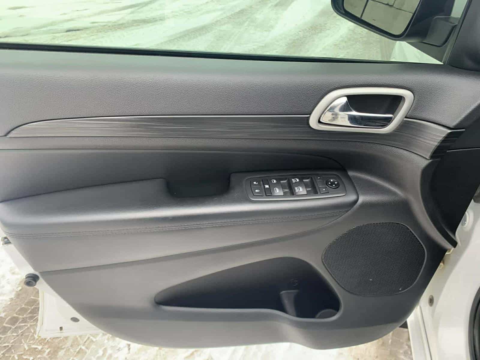 2021 Jeep Grand Cherokee Altitude - Image 13