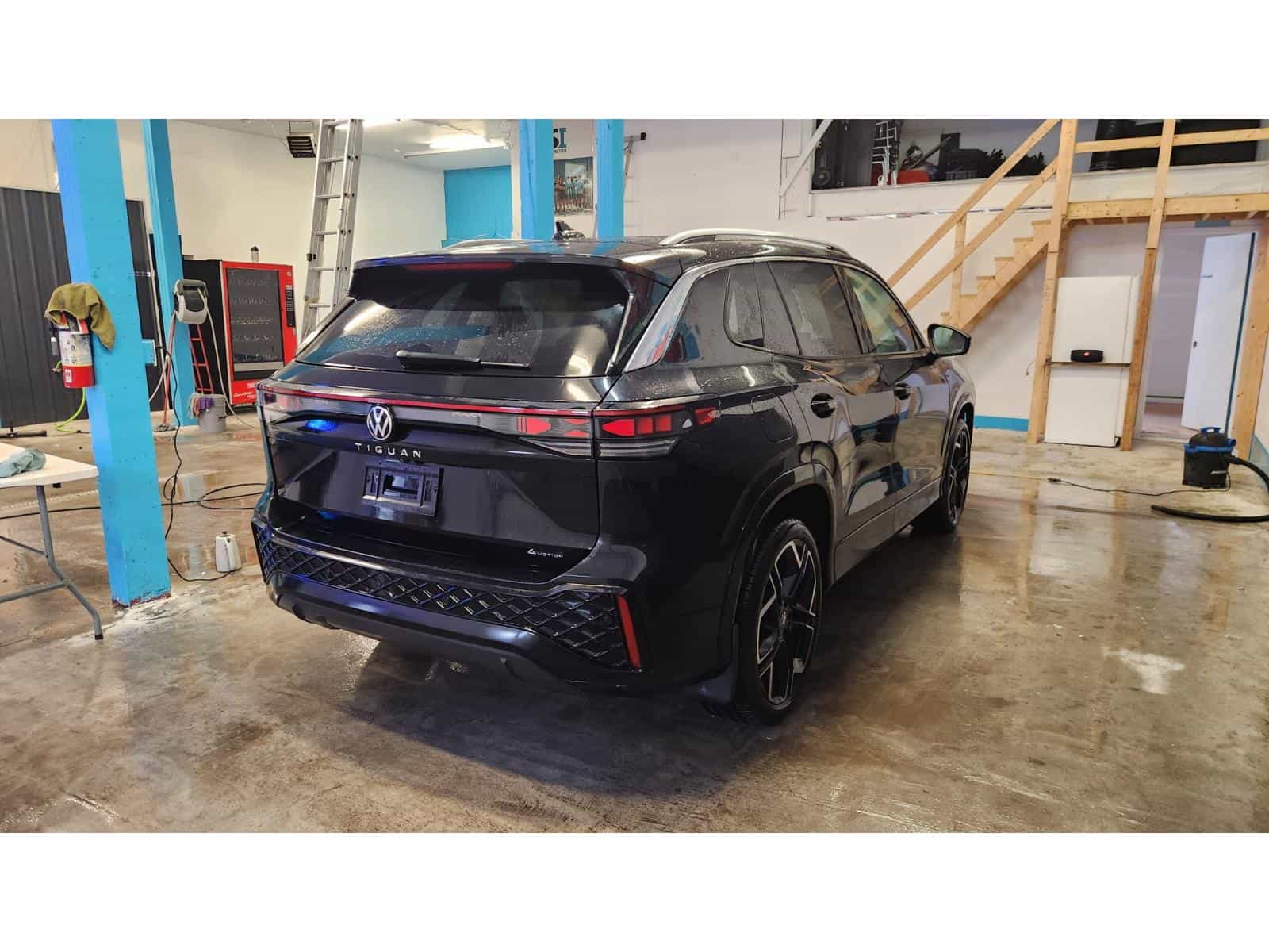 2025 Volkswagen Tiguan Highline R-Line - Image 4