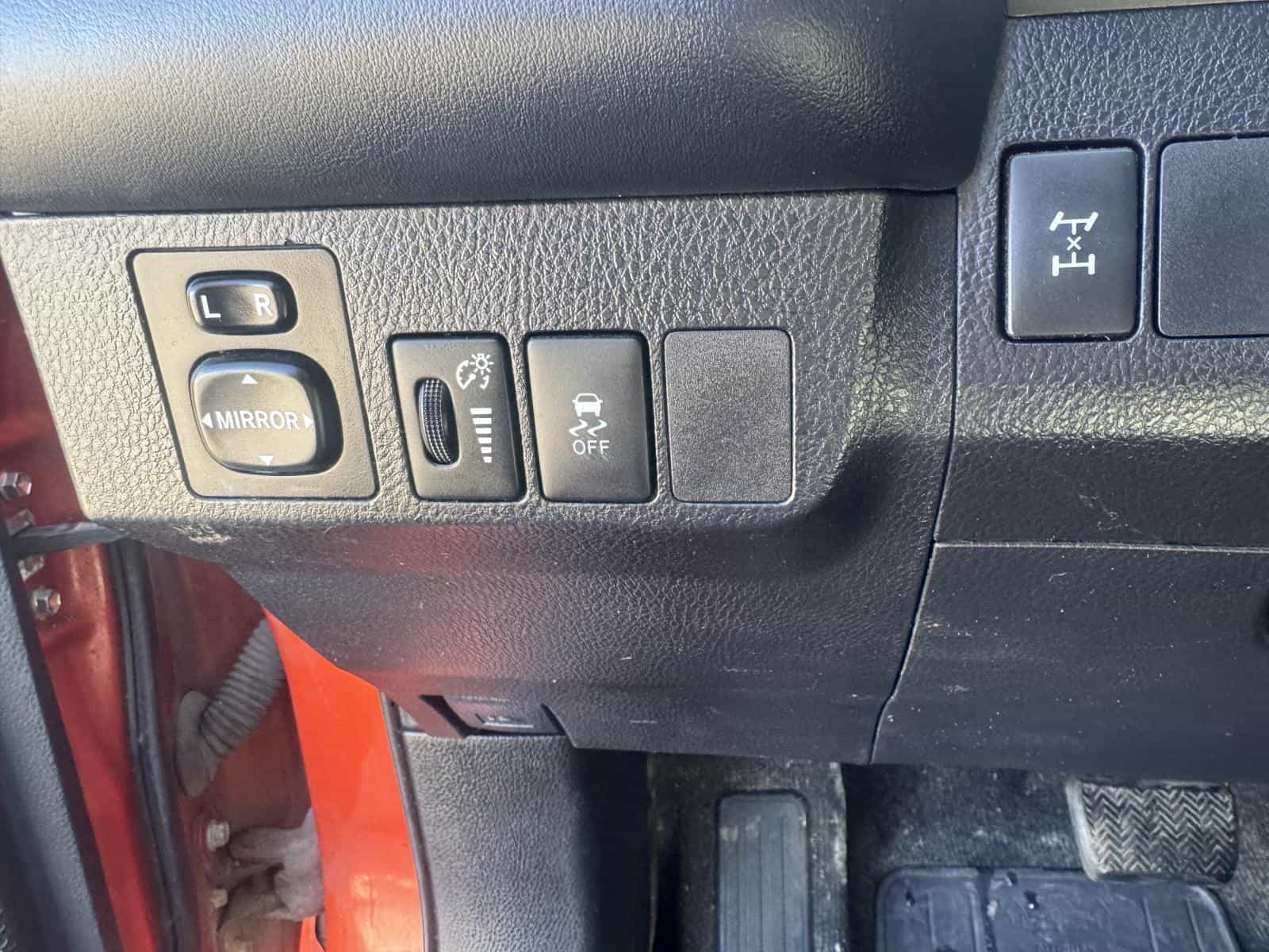 2015 Toyota Rav4 XLE - Image 9