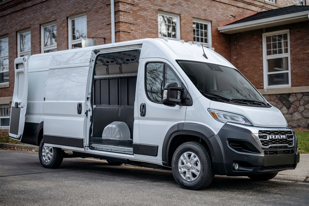 vue latérale avant d'un RAM ProMaster 2025